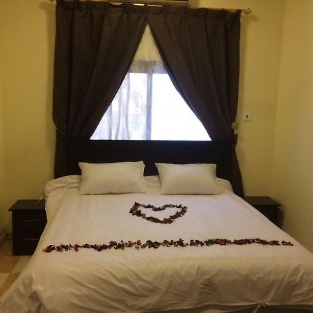 Al Eairy Furnished Apartments - Al Bahah 4 Екстер'єр фото