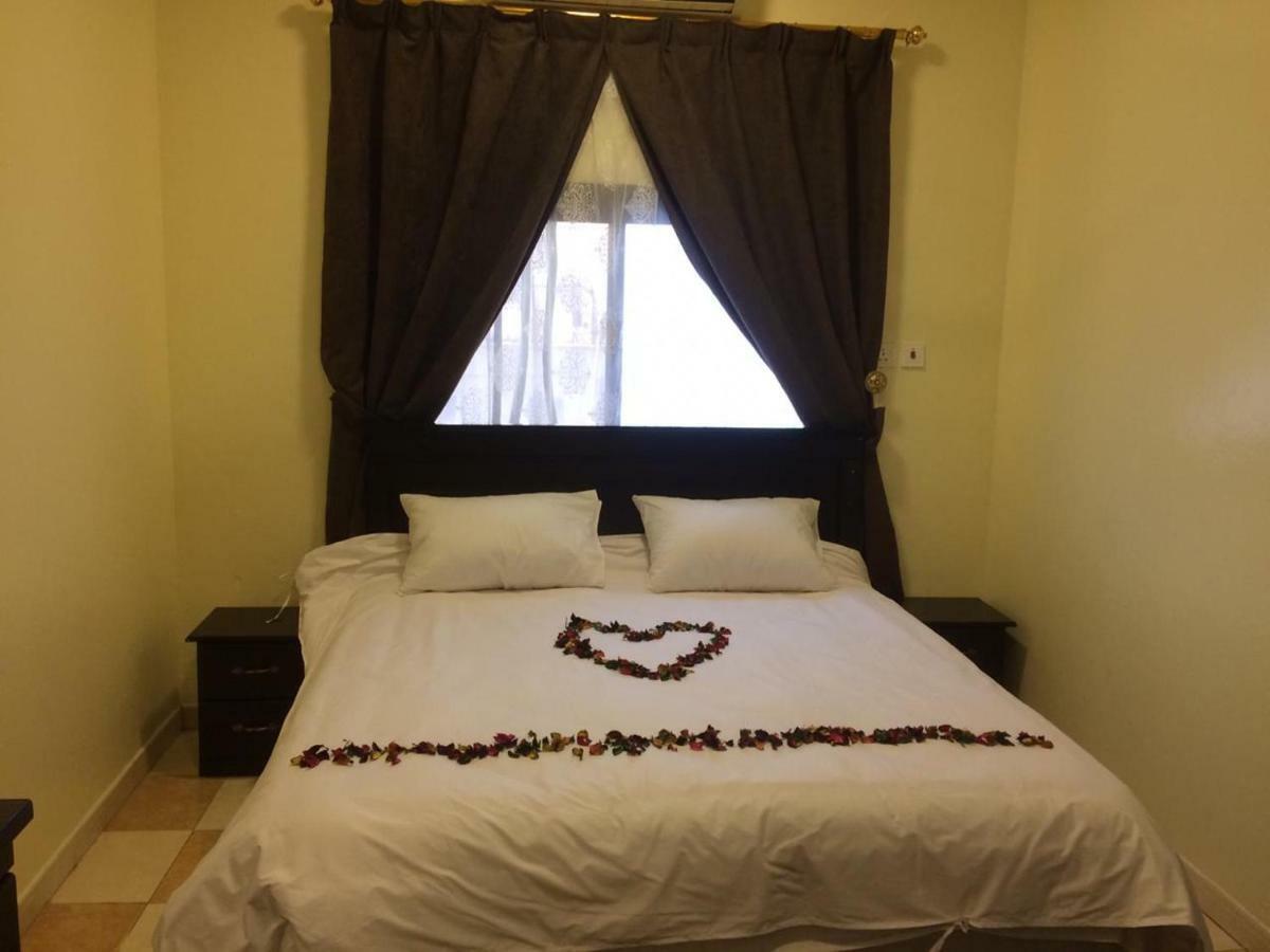 Al Eairy Furnished Apartments - Al Bahah 4 Екстер'єр фото