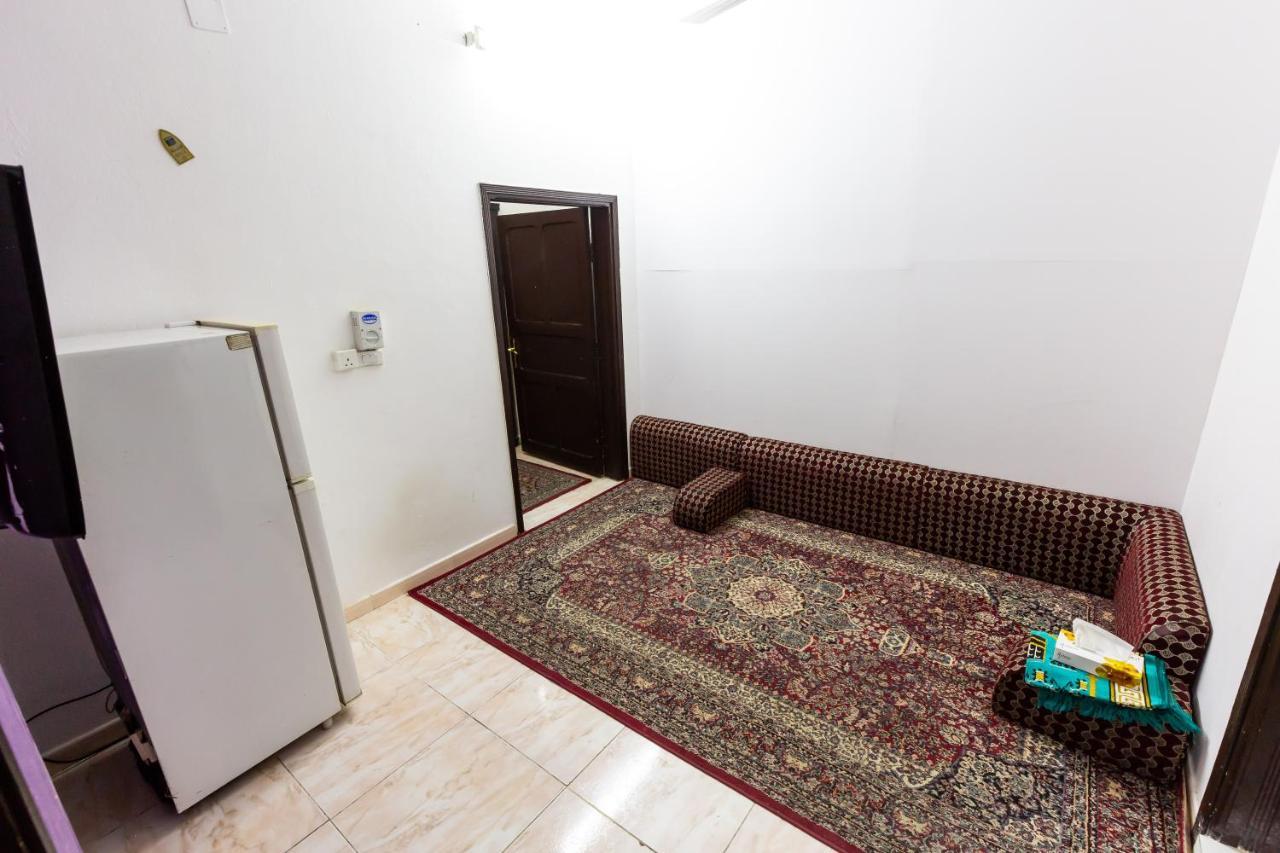 Al Eairy Furnished Apartments - Al Bahah 4 Екстер'єр фото