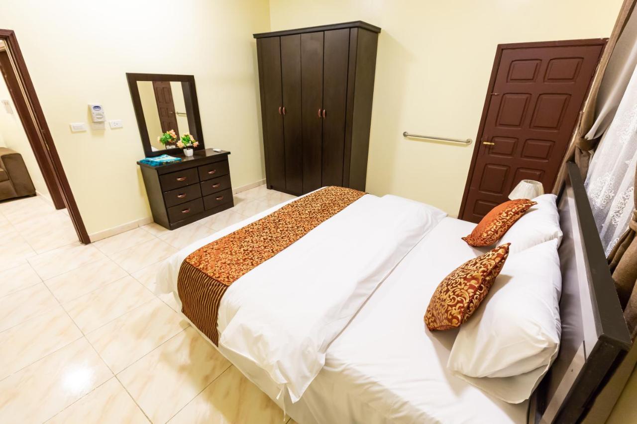 Al Eairy Furnished Apartments - Al Bahah 4 Екстер'єр фото
