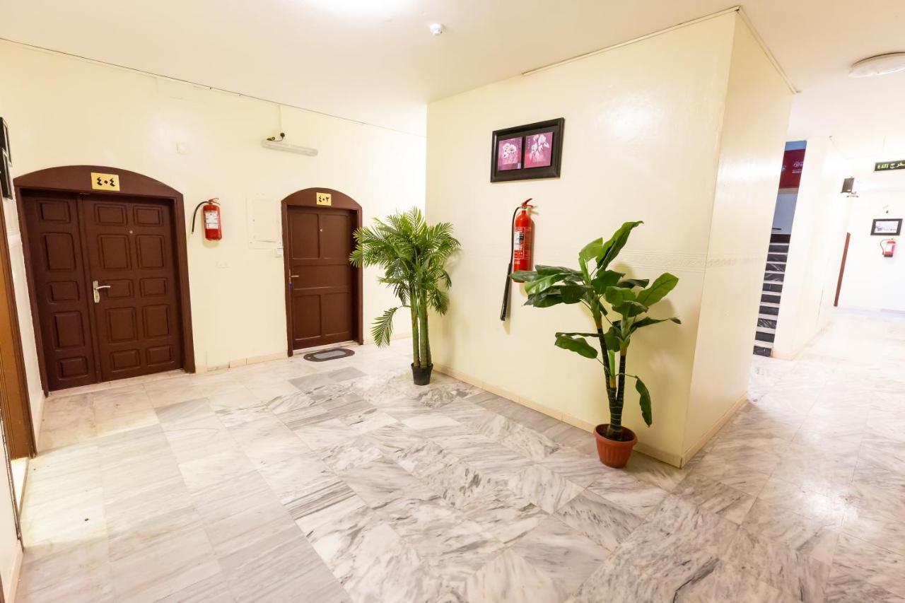 Al Eairy Furnished Apartments - Al Bahah 4 Екстер'єр фото