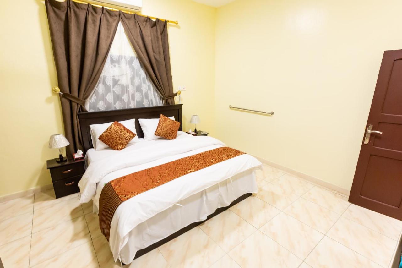Al Eairy Furnished Apartments - Al Bahah 4 Екстер'єр фото