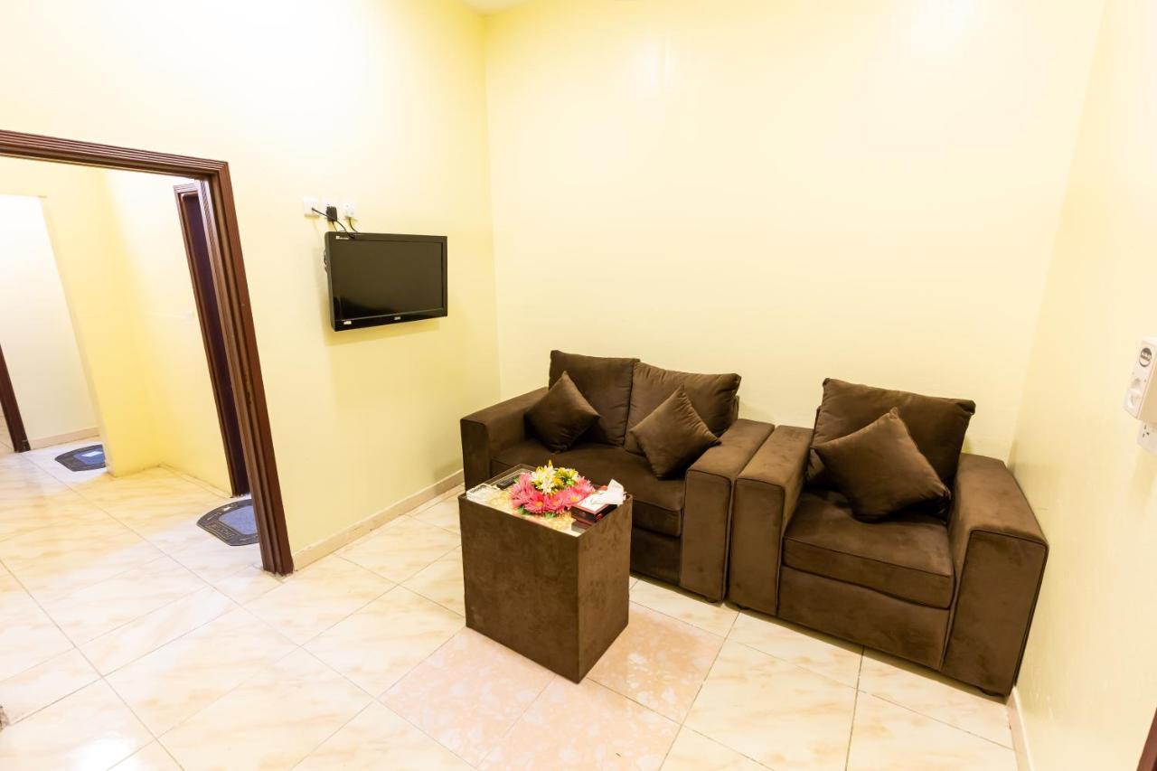 Al Eairy Furnished Apartments - Al Bahah 4 Екстер'єр фото