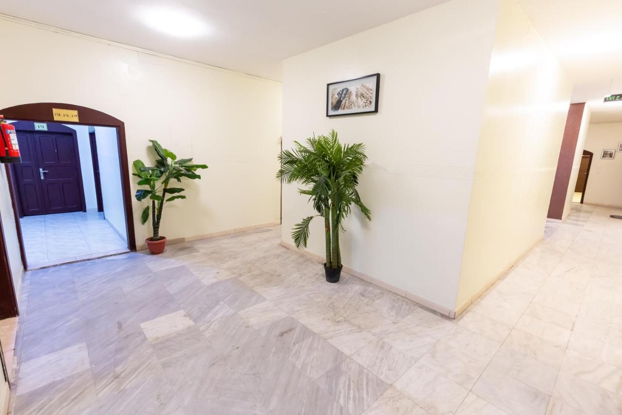Al Eairy Furnished Apartments - Al Bahah 4 Екстер'єр фото